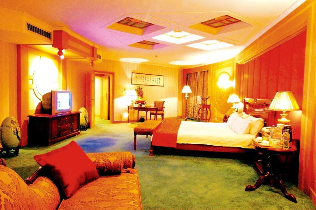 Luoyang Grand Hotel Room photo
